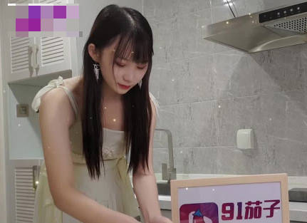 91茄子.哥哥嫌弃妹妹做的月饼最后内射中出-糖糖