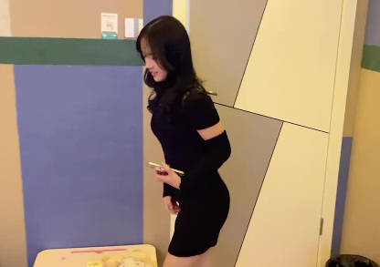 萝莉社.私人影院小情侣之间的情趣玩法-半雪