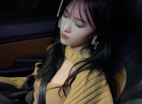 萝莉社.出租车司机见色起意下药迷奸睡熟女乘客-半雪