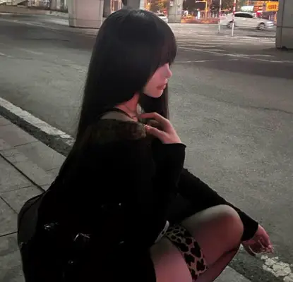 海角社区.痴汉尾随美女强操至高潮后竟被她老公发现暴打